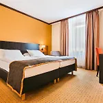 Trans World Donauwelle Hotel