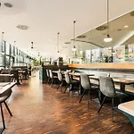 Trans World Donauwelle Hotel