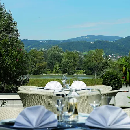 Hotel Trans World Donauwelle Linz