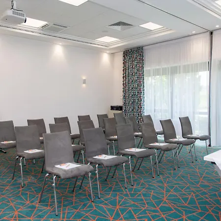 Hotel Trans World Donauwelle 4*