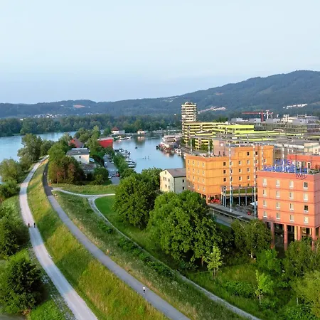 Szálloda Trans World Donauwelle 4*