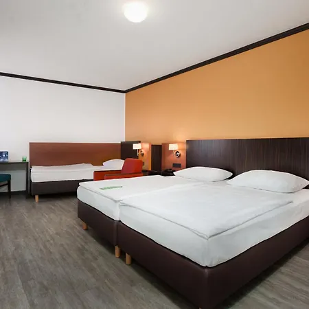 Trans World Donauwelle Hotel 4*
