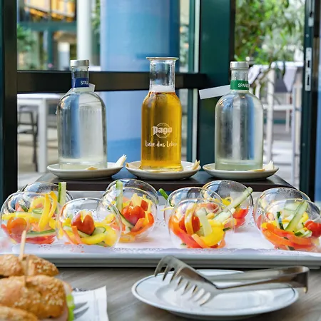 Trans World Donauwelle Hotel 4*