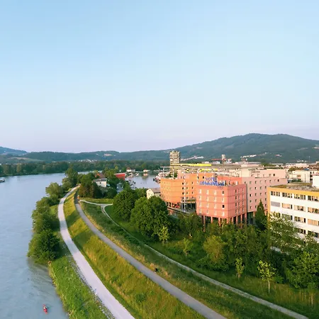 Trans World Donauwelle 4*