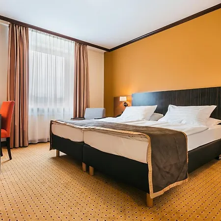 Hotel Trans World Donauwelle 4*