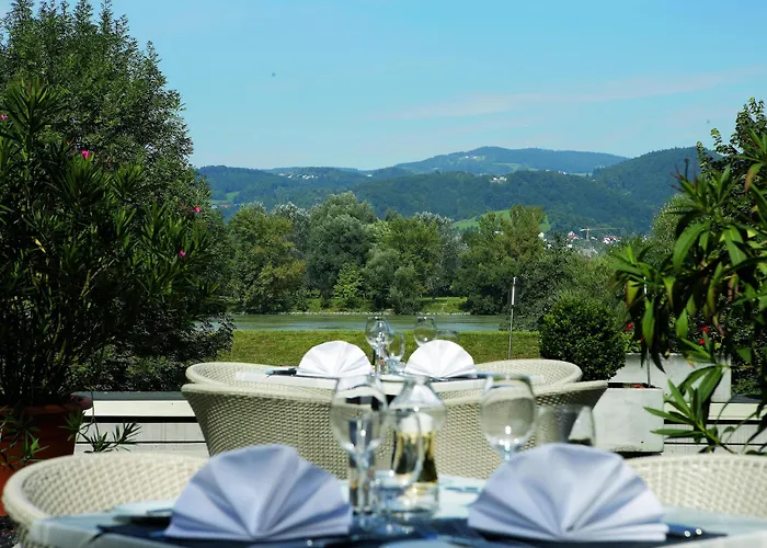 Hotel Trans World Donauwelle Linz