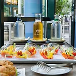 Trans World Donauwelle Hotel 4*