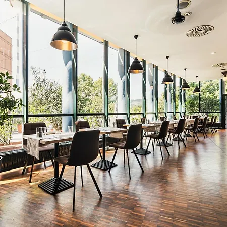 Trans World Donauwelle Hotel 4*