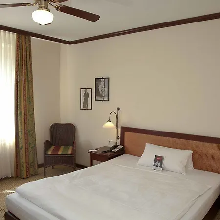 Trans World Donauwelle Hotel 4*