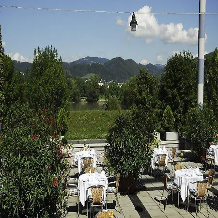 Hotel Trans World Donauwelle Linz