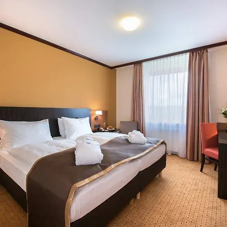 Hotel Trans World Donauwelle 4*