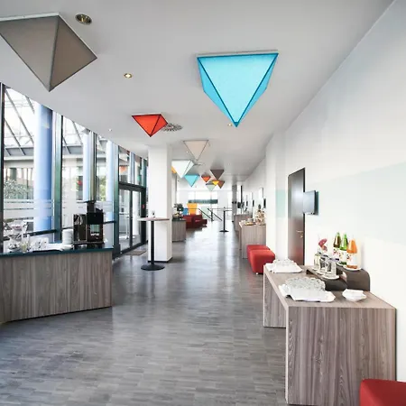Hotel Trans World Donauwelle 4*